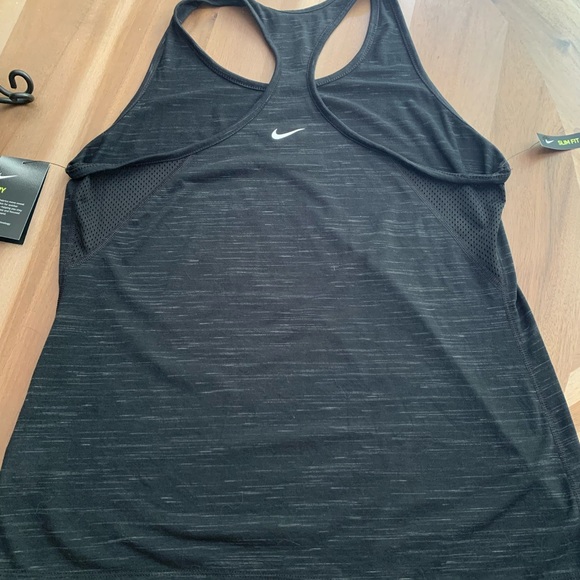 Women’s Nike Dry-Fit tank top (slim fit) NWT - Picture 2 of 4